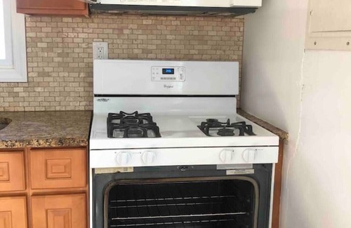 Woodbridge House | Private 2-bed house with free parking and 15-min walk to direct NYC Manhattan train