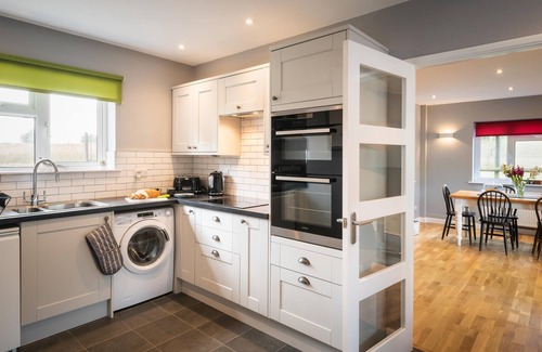 Poltimore Cottage | Private 2 Bed Country Cottage - Parking & 1/2 Acre Garden