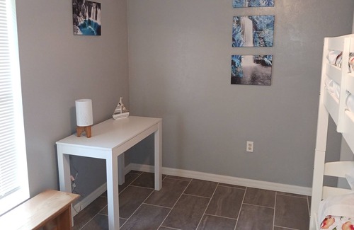 Old Town House | Private 2-bedroom house close to blue springs.FREE WIFI