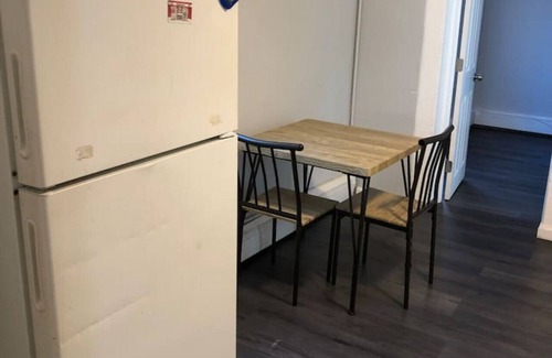 Linden Apartment | Private 2-bedroom with free parking and direct bus to NYC Manhattan only 2 blocks away