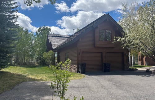 Sun Valley House | Private 2-Br Gimlet Home with Mountain View’s and River Access