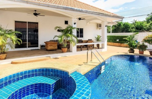 Hin Lek Fai Villa | Private 3 bedroom Pool Villa NG23