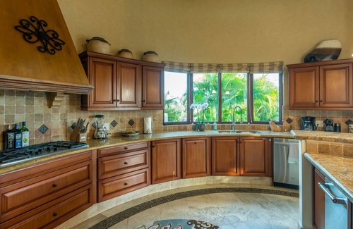 Buzzards Villa | PRIVATE, AMAZING VIEW OF OCEAN, BEACH CLUB ACCESS WITH GYM AND RESTAURANT