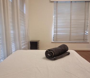 Balwyn North House | Private and big room with 2 beds Balwyn North