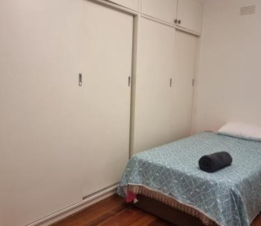 Balwyn North House | Private and big room with 2 beds Balwyn North