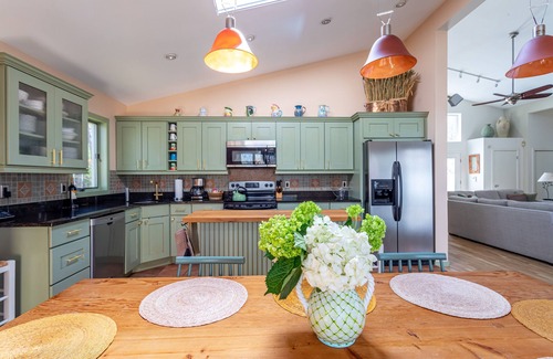 Springs House | Private and Immaculate East Hampton Home With Heated Pool