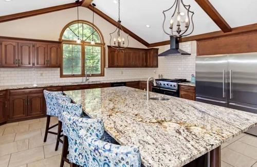 Medina House | Private and secluded Mansion in the woods