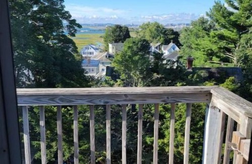 Revere Apartment | Private apt Walk to MBTA Blue and beach, view!