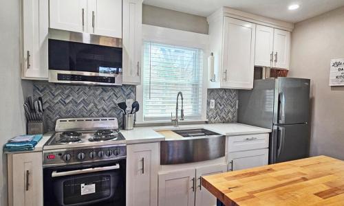 Forest Park House | Private Atlanta Tiny House with Mini Golf