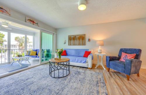 Welaka Apartment | Private Balcony with Water Views Welaka Condo!