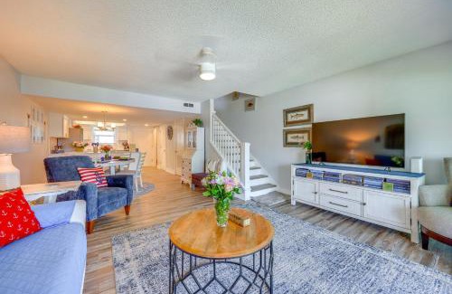 Welaka Apartment | Private Balcony with Water Views Welaka Condo!