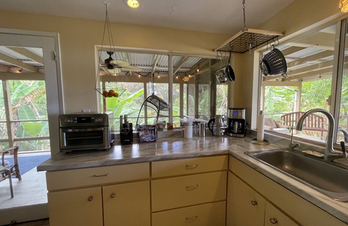 Kapaau Cottage | Private Banana Tree Cottage with Ocean Views
