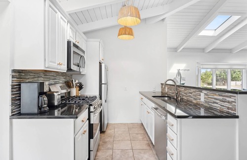 Culloden Shores Cottage | Private Beach access 4 bedroom house in the beautiful Culloden neighborhood