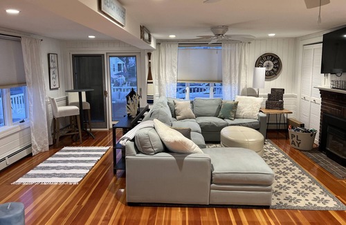 Green Harbor-Cedar Crest House | Private Beach + Enjoy New England Charm at Lucky Dux!
