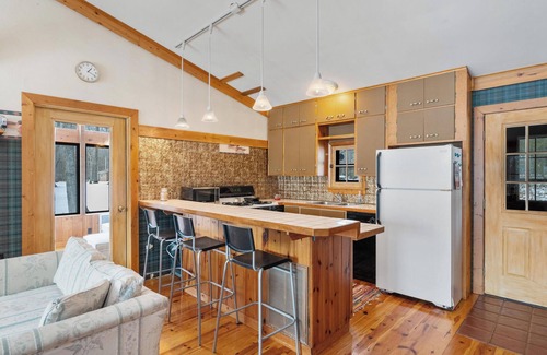 Carp Lake Cottage | Private beachfront cottage, WiFi and AC on Lake Paradise, minutes from Mackinaw