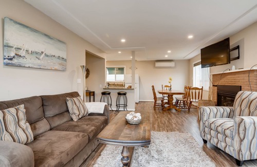 Beaverton House | Private Beautiful 2 Bedroom Units w/FAST FREE WIFI