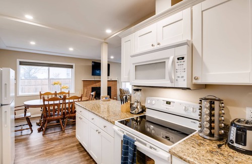 Beaverton House | Private Beautiful 2 Bedroom Units w/FAST FREE WIFI