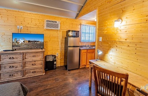 Midland House | #Private Cabin-Kitchenette, Brkfast, Laundry, WIFI