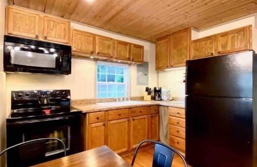 Barnardsville Cabin | Private Cabin: Mountain Views & Pond!🎣