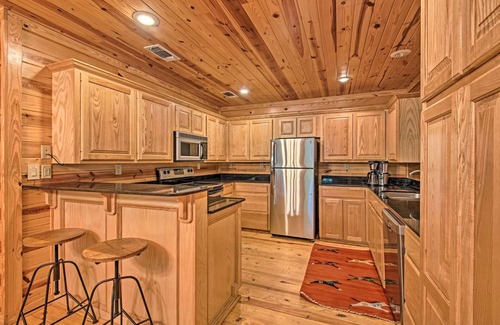 Golden Cabin | Private Cabin on 25acres w/Huge Grilling Pavilion