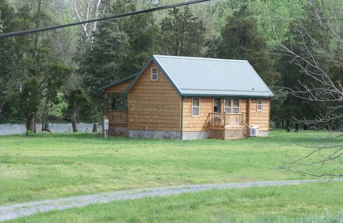 Elizabethton Cabin | Private cabin on Watauga River