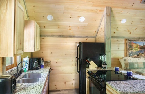 Pittman Center Cabin | Private Cabin w/Modern Amenities, Cozy Couple Getaway