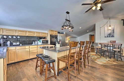 Cascade Cabin | Private Cascade Cabin with Hot Tub & Fire Pit!