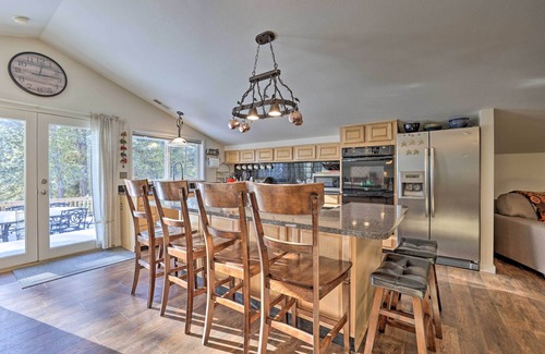 Cascade Cabin | Private Cascade Cabin with Hot Tub & Fire Pit!