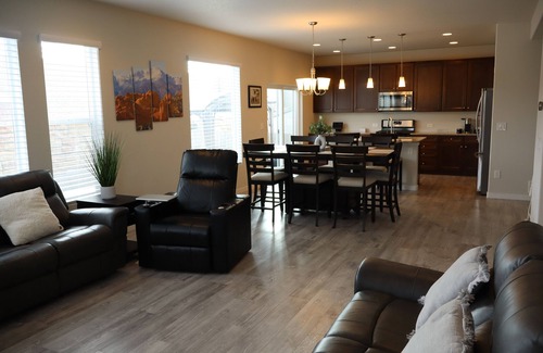Colorado Springs House | Private Corner Lot w/Hot Tub on Cul-de-sac w/Large Backyard & Mountain Views