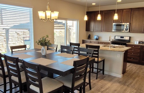 Colorado Springs House | Private Corner Lot w/Hot Tub on Cul-de-sac w/Large Backyard & Mountain Views