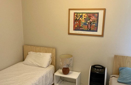 Lake Macquarie City Council Cottage | Private cottage. 1 minute to a beautiful lake