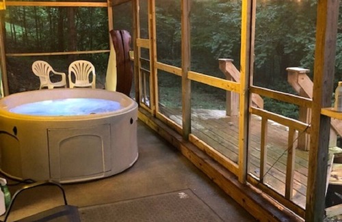 Sloans Valley Cabin | Private Cottage at Lake Cumberland Resort- a gated lakefront Community