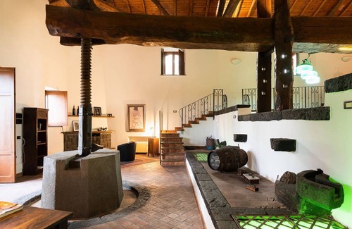 Pedara Villa | Private countryside villa with swimming pool