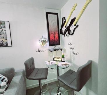 Burnaby Villa | Private Cozy 1Br Basement Suite Perfect for Couple! With Date Bar for 2! Self Check-in, Private Parking