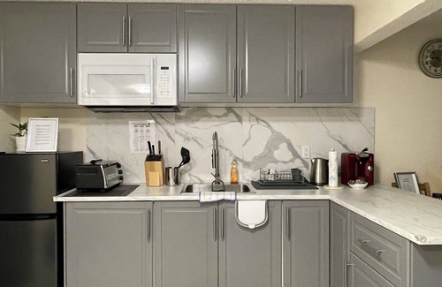 Southwest Edmonton House | Private cozy basement suite near airport
