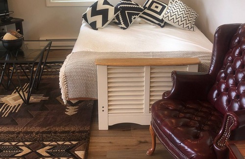 Chester Apartment | Private Cozy Country Cottage on a beautiful apple orchard.