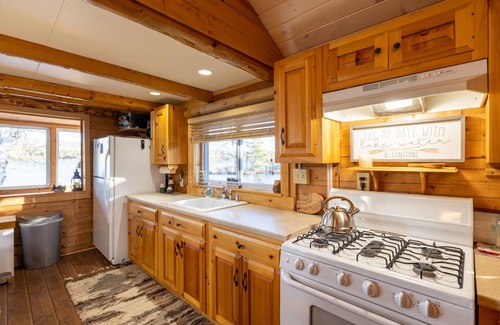 Holland Cabin | Private & Cozy lakeside cabin with A+ lake views