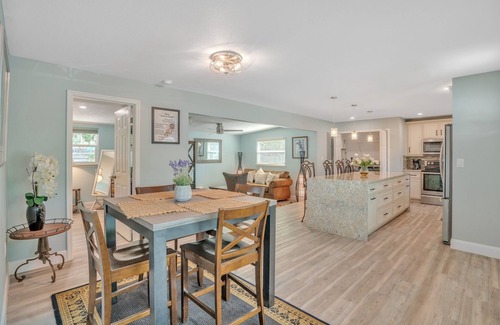South Sarasota House | Private Cozy Sarasota Home 3 Bedroom Home by RedAwning