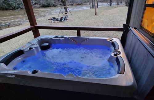 Pine Creek Cabin | Private Creekside Cabin for 2; Hot Tub, Waterfall Hike, Wi-Fi, Fire Pit