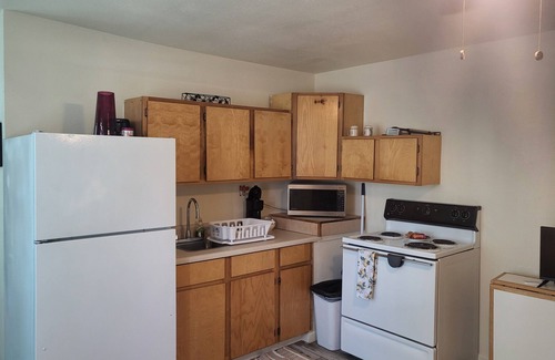 Bay VIew Addition Cottage | Private & cute as a button! 1400 p/m! Pets OK BBQ & seating on your deck! 400p/w