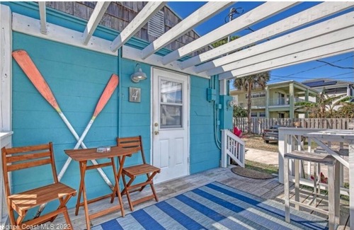 Tropic Cottage | Private Deck with a Riverview, Studio Cottage