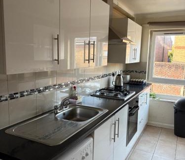Mortlake House | Private Double and Triple Room North London