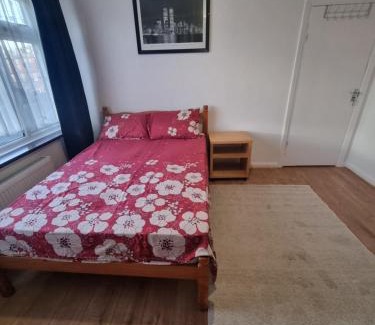 Streatham South House | Private Double Room in London