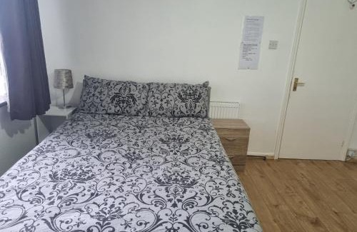Streatham South House | Private Double Room in London