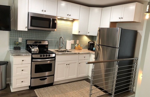 Greenwood Apartment | Private East Nashville Loft, walkable to many award wining restaurants and bars.