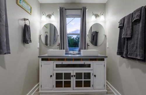 Winter Haven House | Private Ensuite In Historic Home