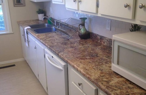 Markville Cabin | Private, Family Cabin, With Large Sandy Beach SLEEPS 12
