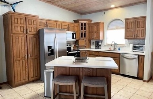 Port Mansfield House | Private Fishing Pier and Swimming Pool! Beautiful Port Home.