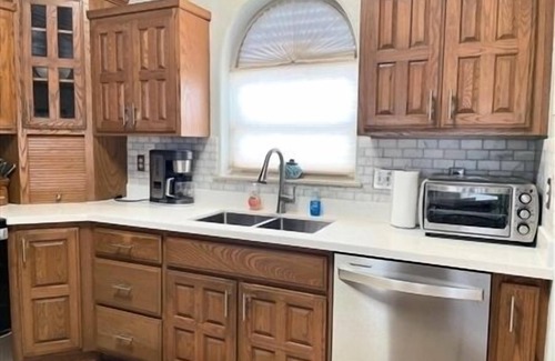 Port Mansfield House | Private Fishing Pier and Swimming Pool! Beautiful Port Home.