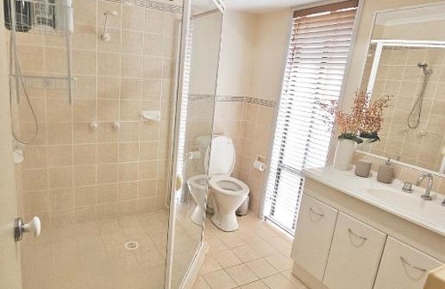 North Creek House | Private Front Section of House 800m to Beach